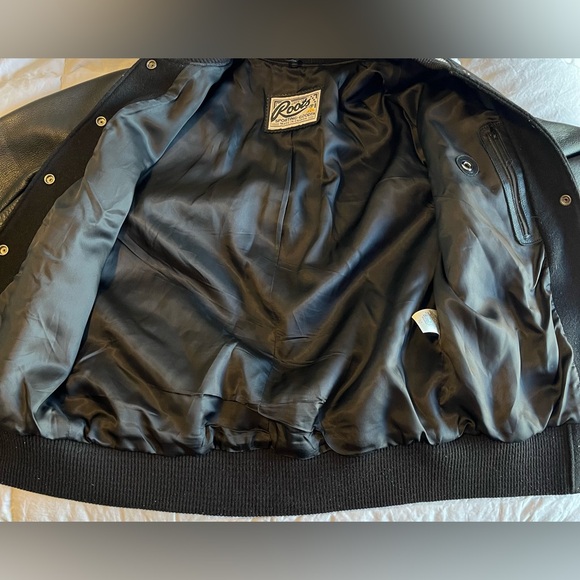 SOLD * Roots Black Varsity Jacket with Leather Sleeves Women’s Size 10 - Picture 5 of 8